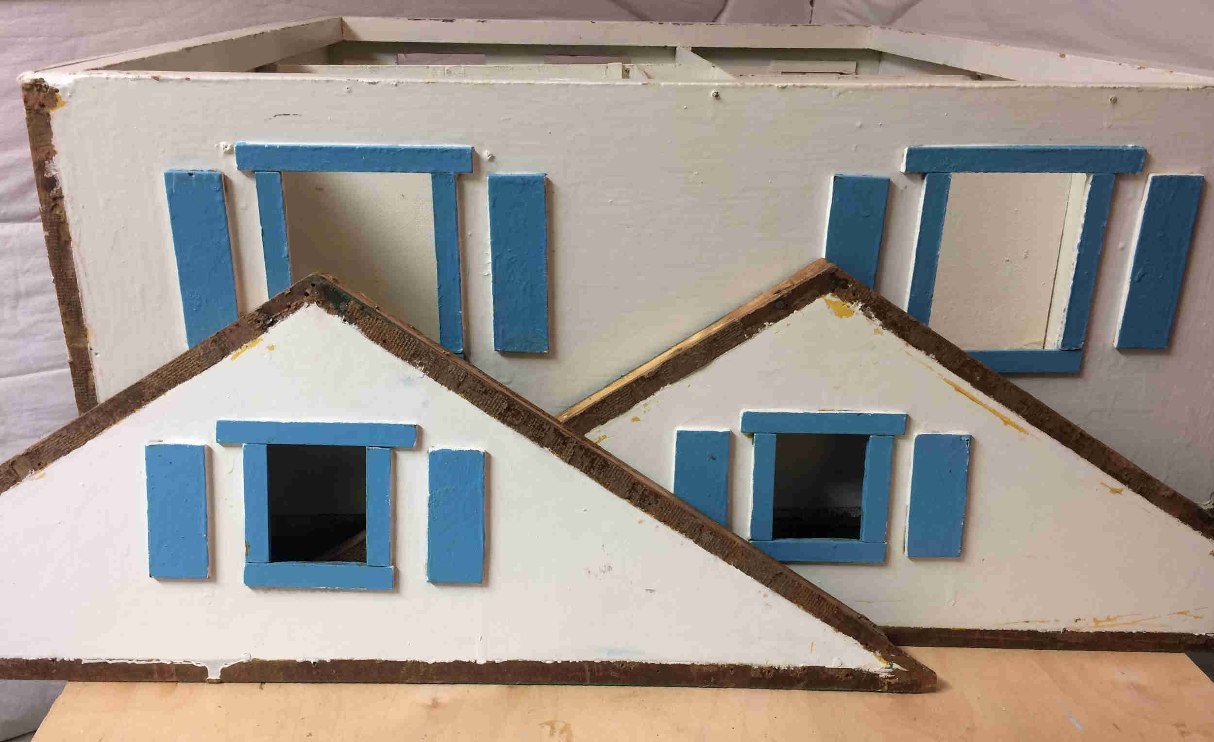 The end pieces that fit under the roof